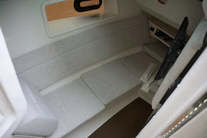 Slide: The Image of Sea Ray SLX 350 2025 - 25