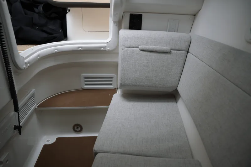 Slide: The Image of Sea Ray SLX 350 2025 - 27