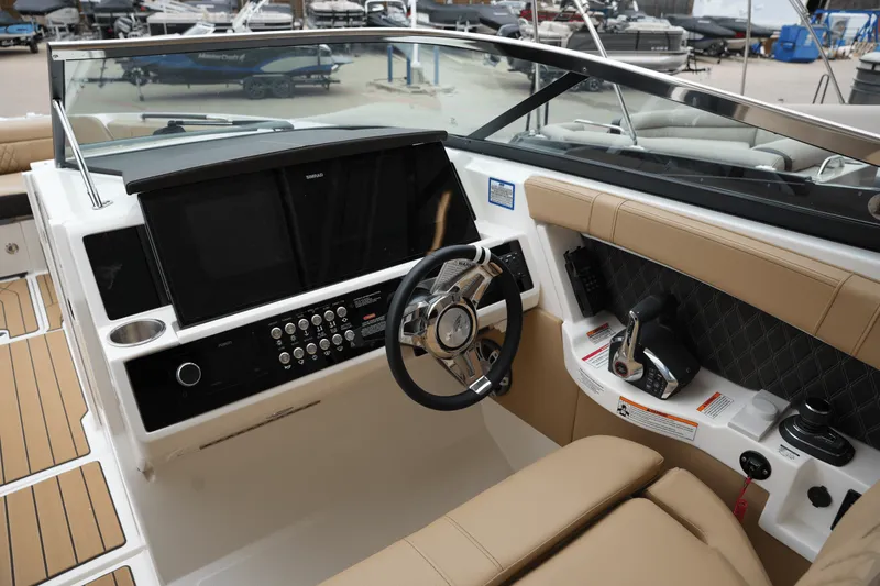 Slide: The Image of Sea Ray SLX 350 2025 - 30