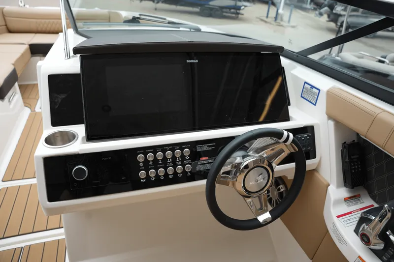 Slide: The Image of Sea Ray SLX 350 2025 - 31