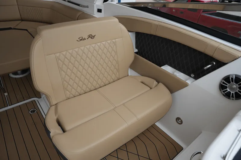 Slide: The Image of Sea Ray SLX 350 2025 - 33