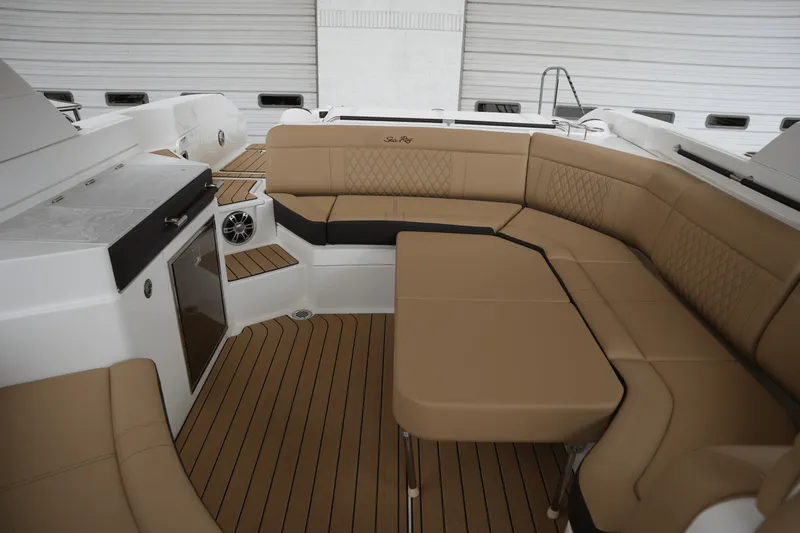 Slide: The Image of Sea Ray SLX 350 2025 - 34