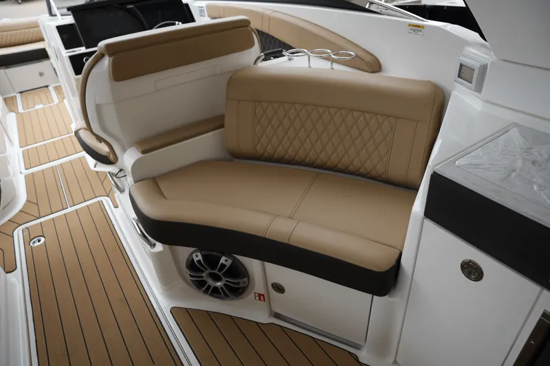 Slide: The Image of Sea Ray SLX 350 2025 - 35