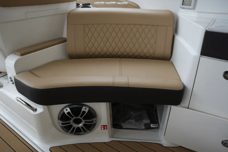 Slide: The Image of Sea Ray SLX 350 2025 - 36