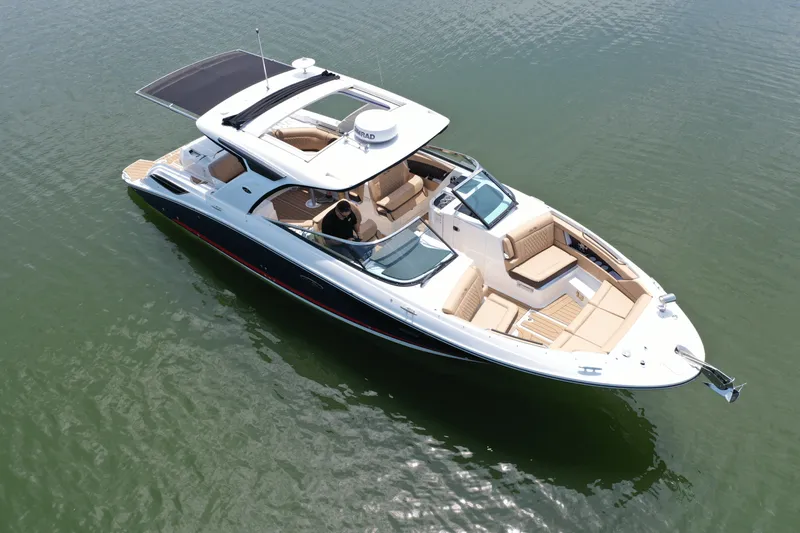 Slide: The Image of Sea Ray SLX 350 2025 - 4