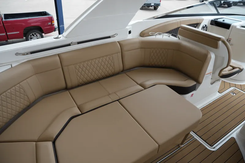 Slide: The Image of Sea Ray SLX 350 2025 - 43