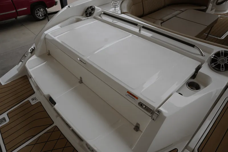 Slide: The Image of Sea Ray SLX 350 2025 - 44