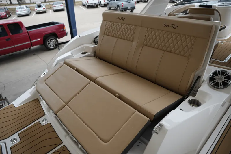 Slide: The Image of Sea Ray SLX 350 2025 - 45