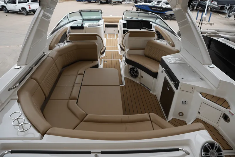 Slide: The Image of Sea Ray SLX 350 2025 - 46