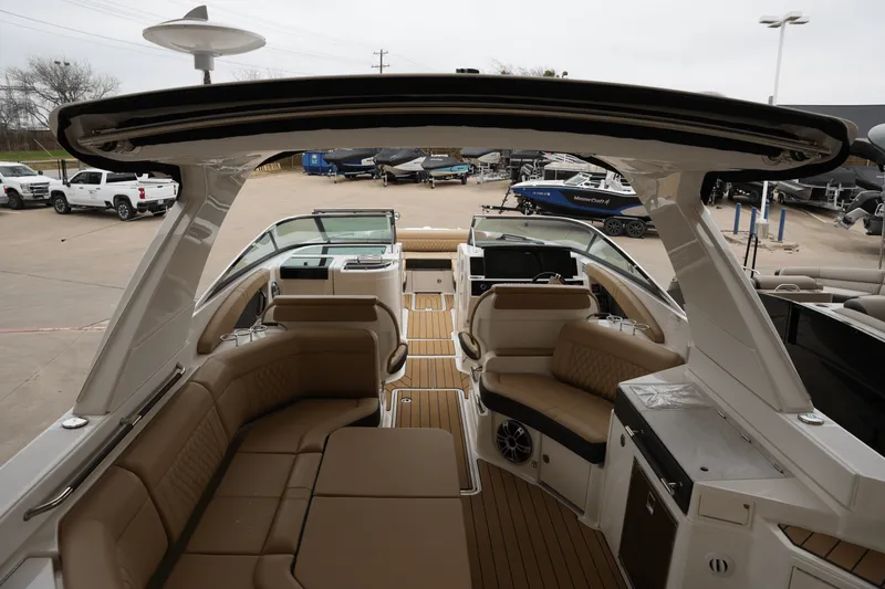 Slide: The Image of Sea Ray SLX 350 2025 - 47