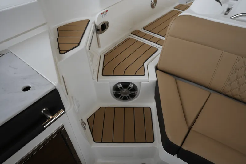 Slide: The Image of Sea Ray SLX 350 2025 - 49