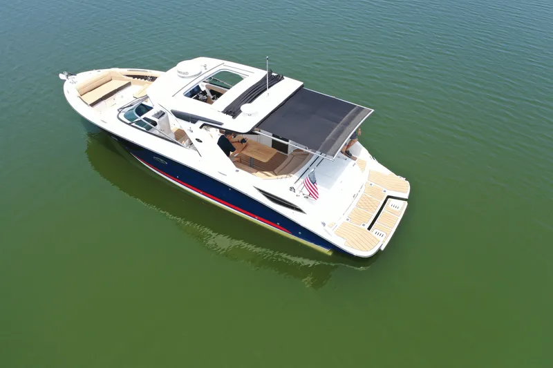 Slide: The Image of Sea Ray SLX 350 2025 - 5