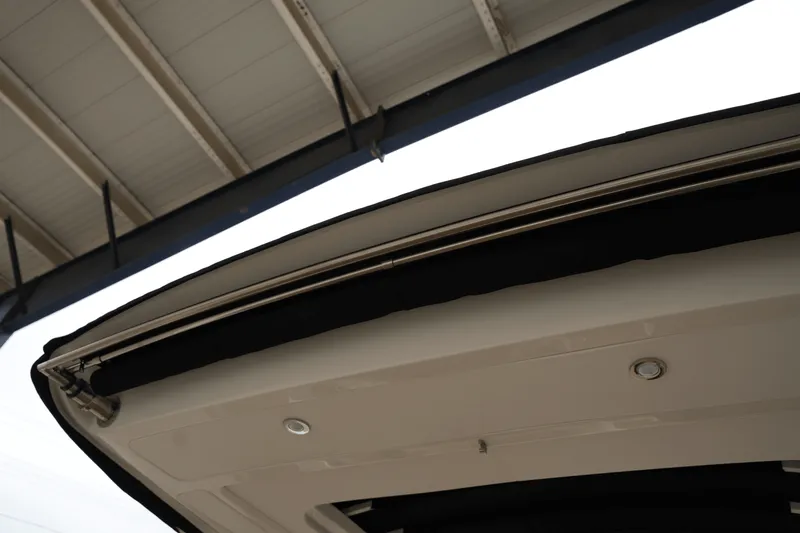 Slide: The Image of Sea Ray SLX 350 2025 - 51