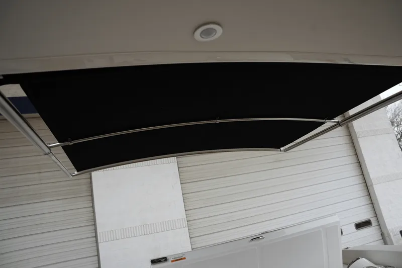 Slide: The Image of Sea Ray SLX 350 2025 - 52