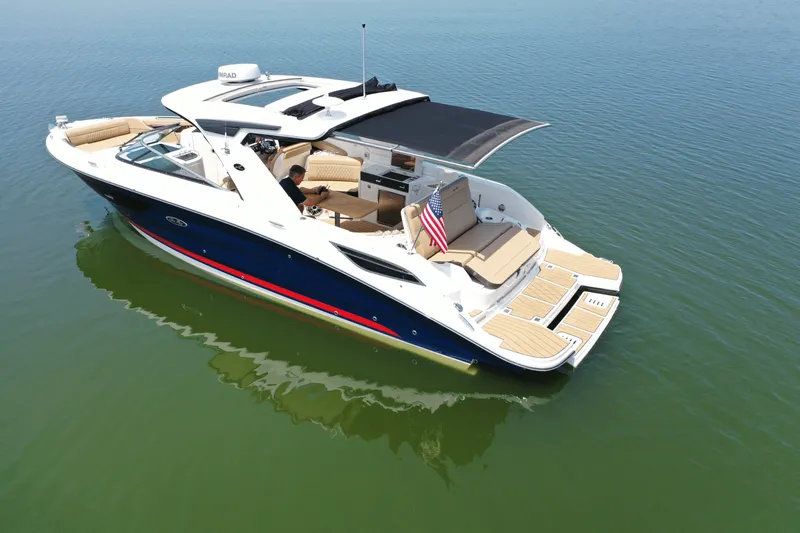 Slide: The Image of Sea Ray SLX 350 2025 - 6