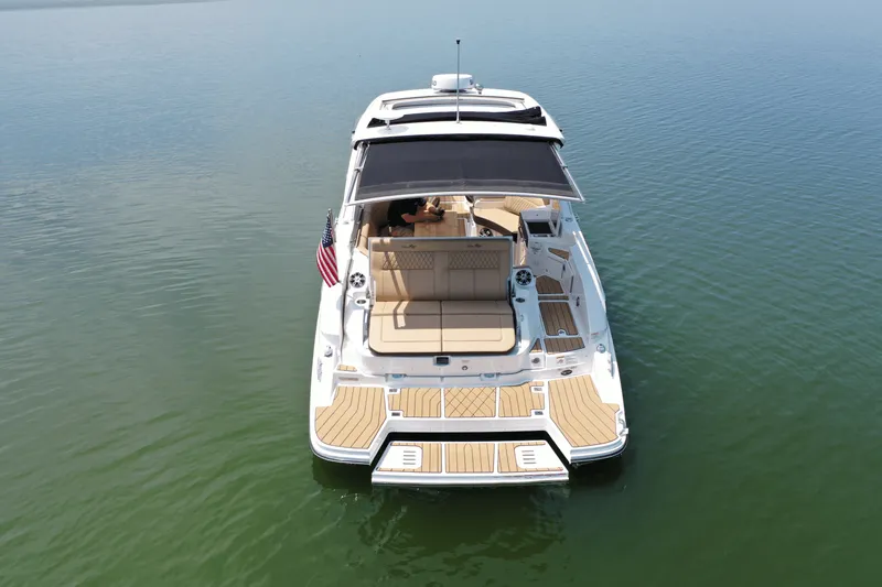 Slide: The Image of Sea Ray SLX 350 2025 - 7