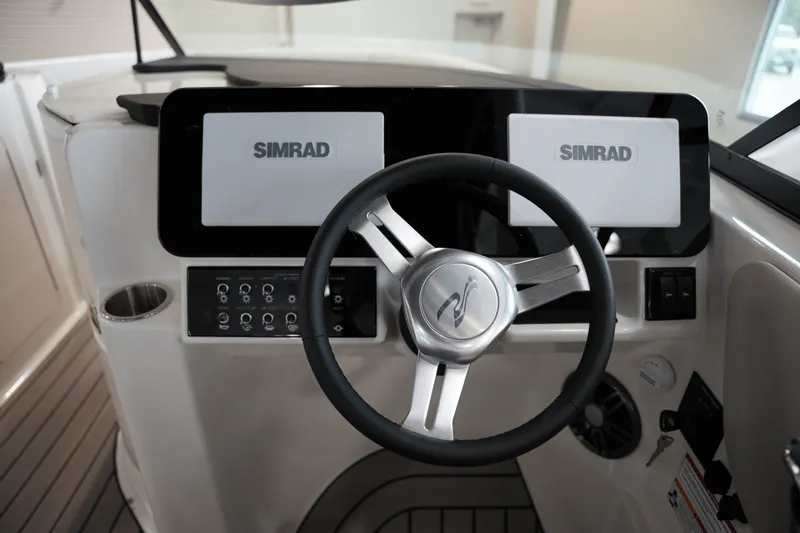 Slide: The Image of Sea Ray SDX 250 Surf 2025 - 12