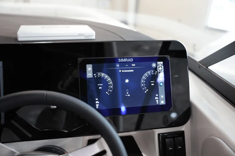 Slide: The Image of Sea Ray SDX 250 Surf 2025 - 16