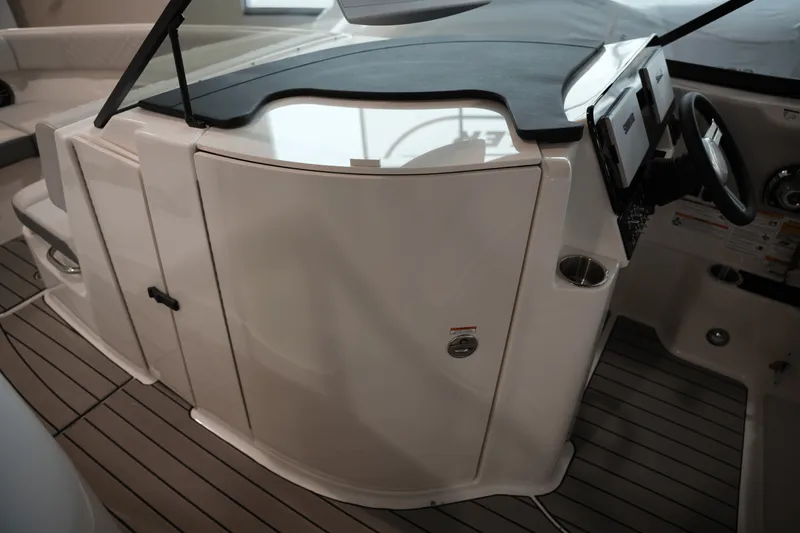 Slide: The Image of Sea Ray SDX 250 Surf 2025 - 19