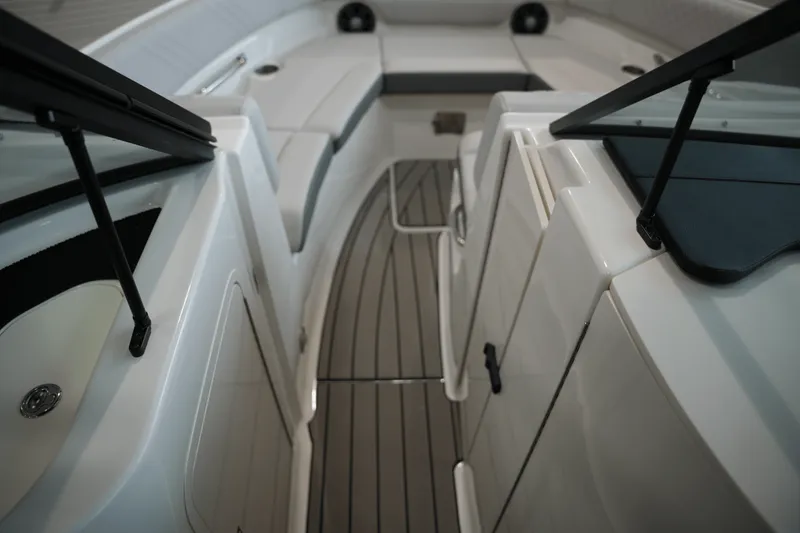 Slide: The Image of Sea Ray SDX 250 Surf 2025 - 22