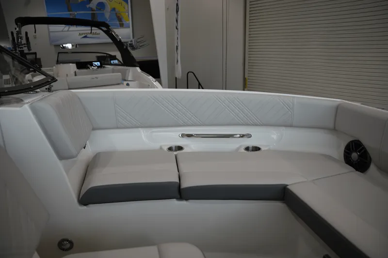 Slide: The Image of Sea Ray SDX 250 Surf 2025 - 26