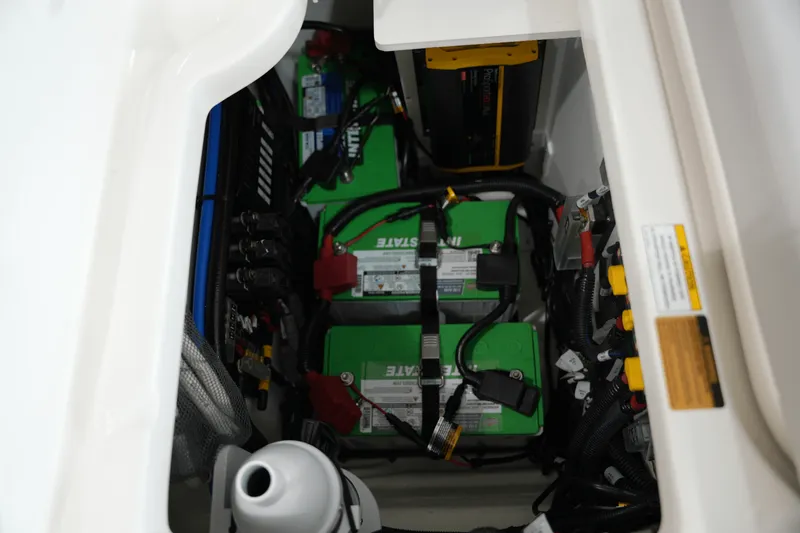 Slide: The Image of Sea Ray SDX 250 Surf 2025 - 27