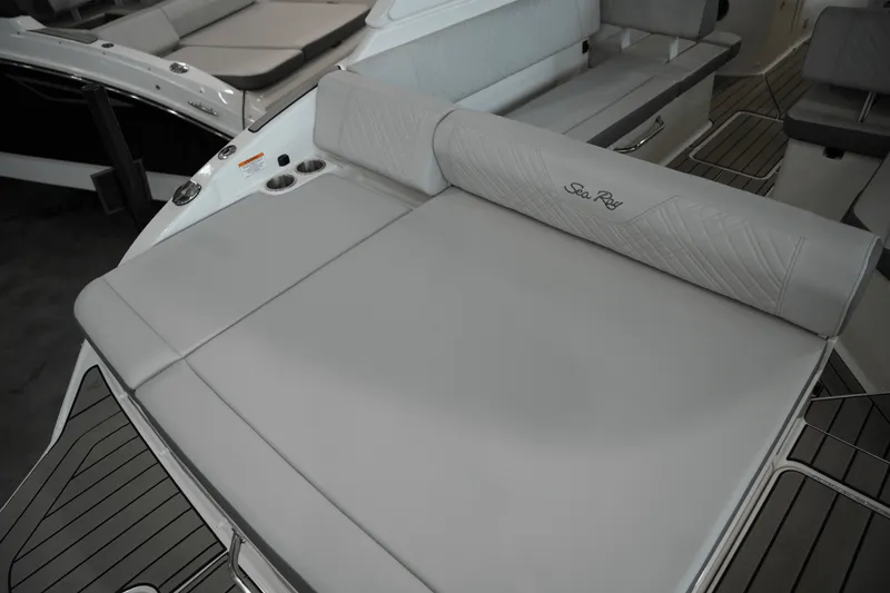 Slide: The Image of Sea Ray SDX 250 Surf 2025 - 4