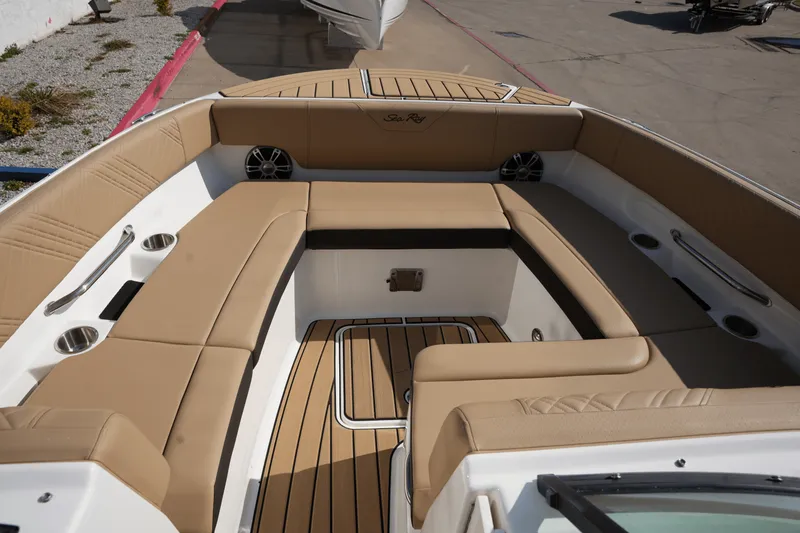 Slide: The Image of Sea Ray SDX 270 2025 - 22