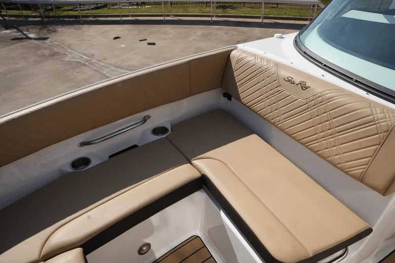 Slide: The Image of Sea Ray SDX 270 2025 - 23