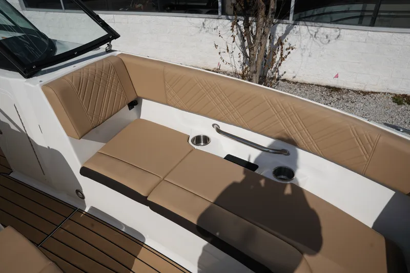 Slide: The Image of Sea Ray SDX 270 2025 - 24