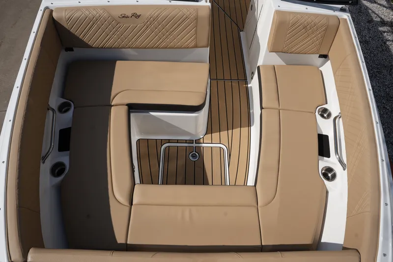 Slide: The Image of Sea Ray SDX 270 2025 - 27