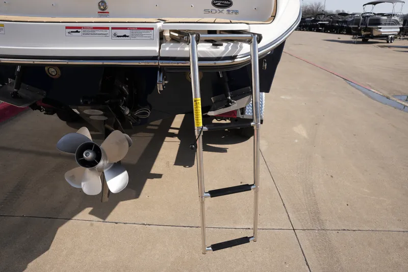 Slide: The Image of Sea Ray SDX 270 2025 - 4