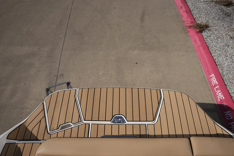 Slide: The Image of Sea Ray SDX 270 2025 - 5