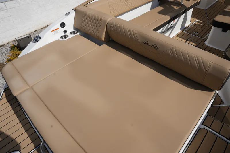 Slide: The Image of Sea Ray SDX 270 2025 - 6