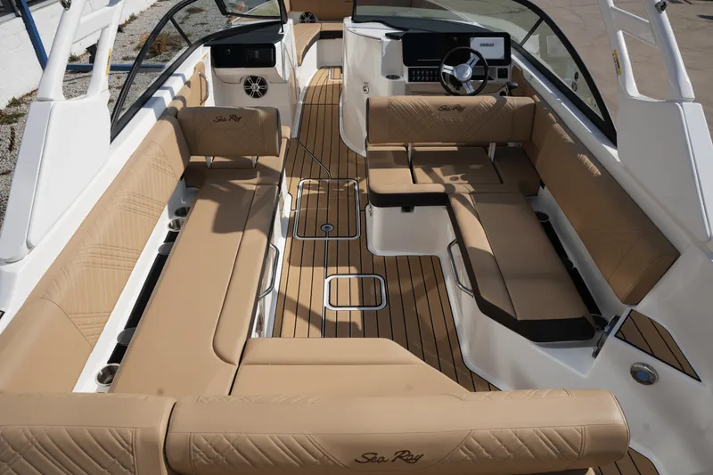 Slide: The Image of Sea Ray SDX 270 2025 - 7