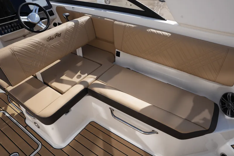 Slide: The Image of Sea Ray SDX 270 2025 - 9