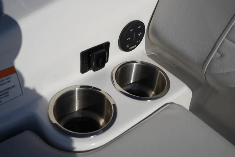 Slide: The Image of Sea Ray SDX 250 Surf 2025 - 13