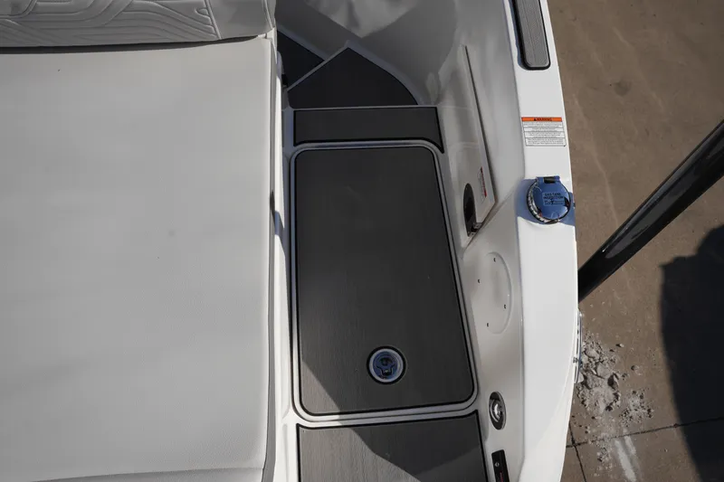 Slide: The Image of Sea Ray SDX 250 Surf 2025 - 14