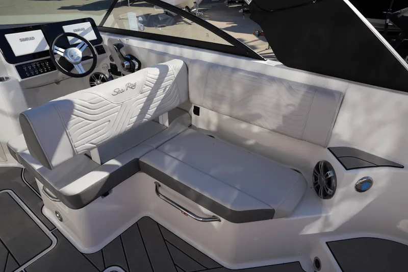 Slide: The Image of Sea Ray SDX 250 Surf 2025 - 18
