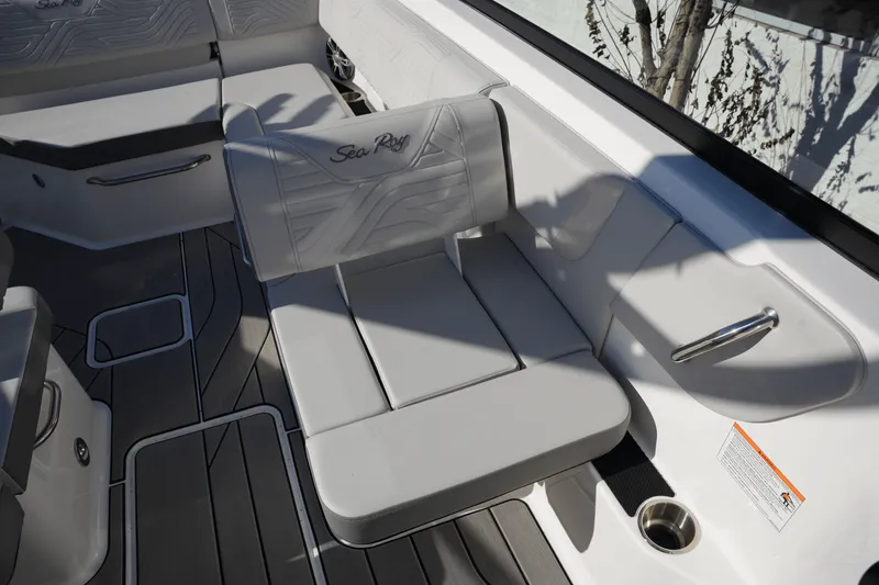 Slide: The Image of Sea Ray SDX 250 Surf 2025 - 22