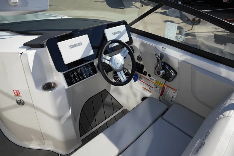 Slide: The Image of Sea Ray SDX 250 Surf 2025 - 24