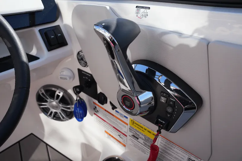 Slide: The Image of Sea Ray SDX 250 Surf 2025 - 26