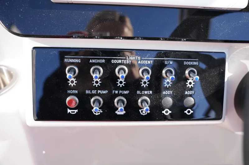 Slide: The Image of Sea Ray SDX 250 Surf 2025 - 27