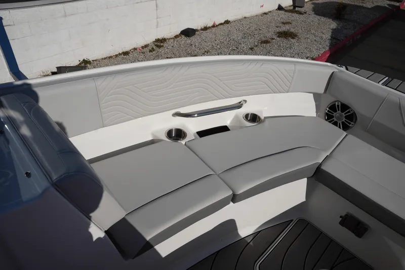 Slide: The Image of Sea Ray SDX 250 Surf 2025 - 33