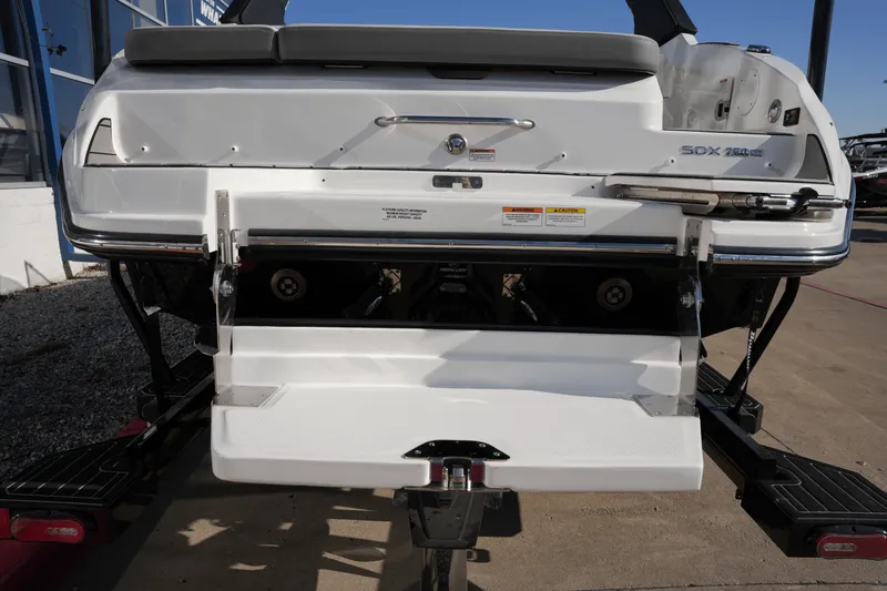 Slide: The Image of Sea Ray SDX 250 Surf 2025 - 5