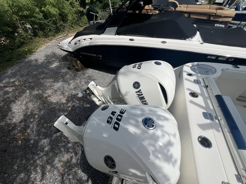 Slide: The Image of Robalo 302 2021 - 12