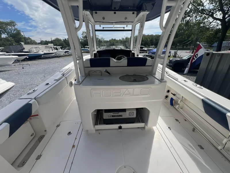 Slide: The Image of Robalo 302 2021 - 8
