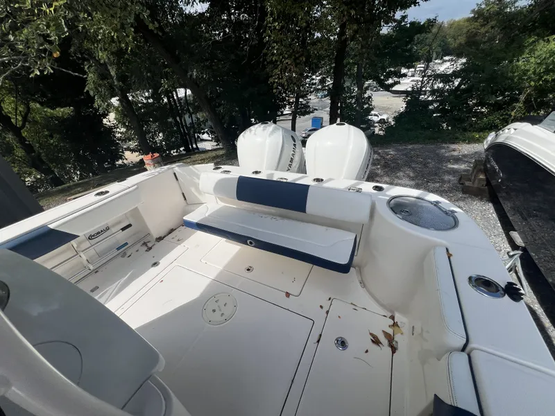 Slide: The Image of Robalo 302 2021 - 11