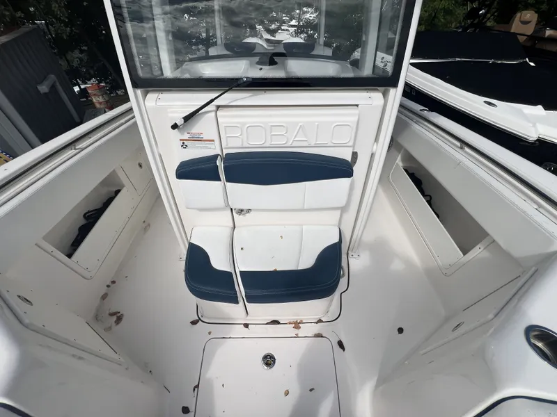 Slide: The Image of Robalo 302 2021 - 4