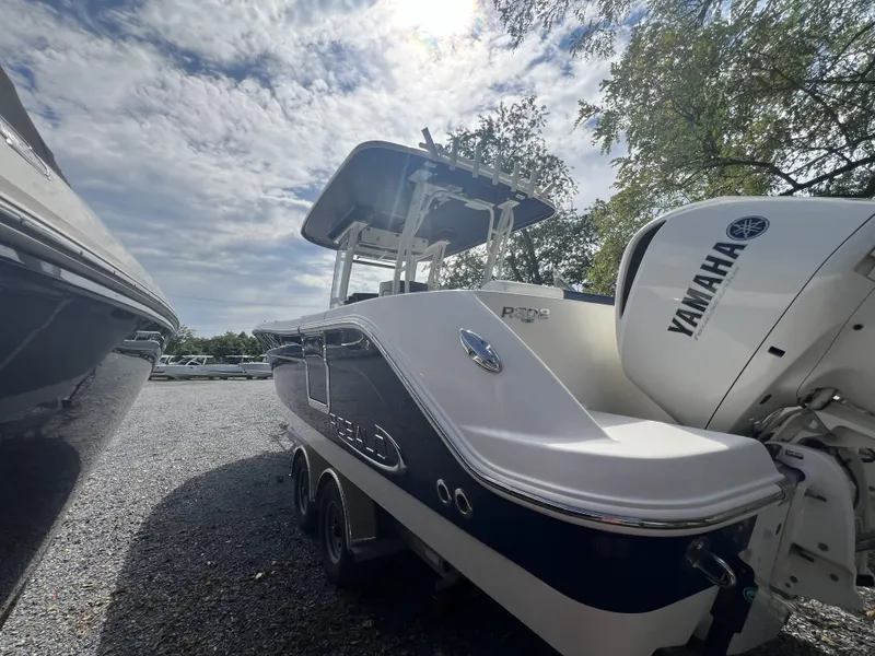 Slide: The Image of Robalo 302 2021 - 20